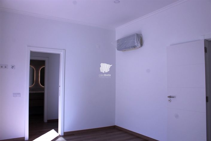Image No.35-5 Bed House for sale