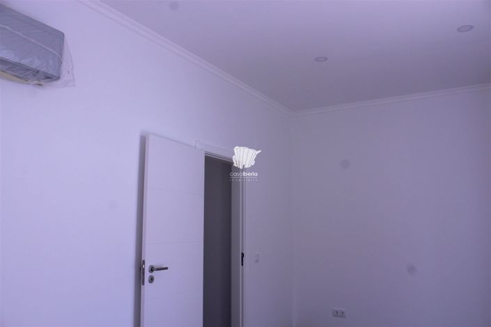 Image No.38-5 Bed House for sale