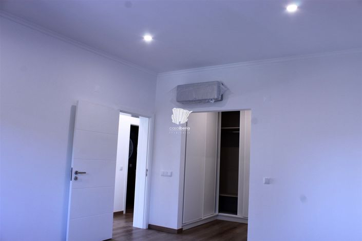Image No.39-5 Bed House for sale