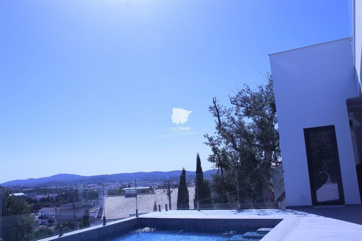 Image No.4-5 Bed House for sale