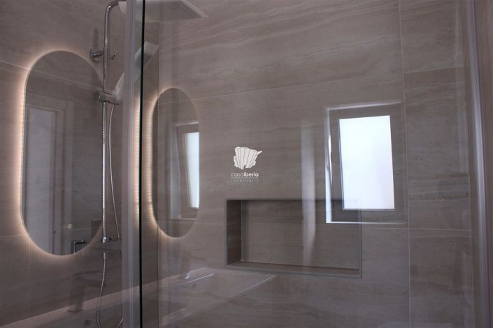 Image No.40-5 Bed House for sale