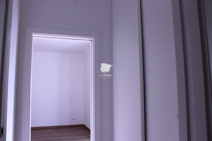 Image No.42-5 Bed House for sale