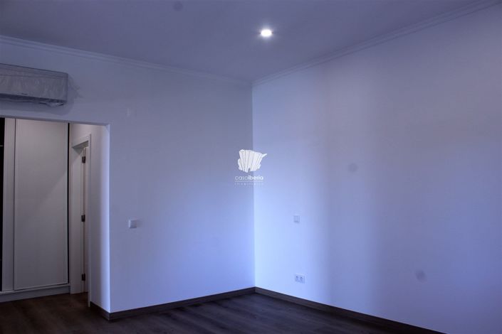 Image No.45-5 Bed House for sale