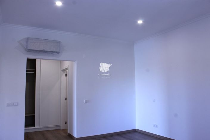 Image No.50-5 Bed House for sale