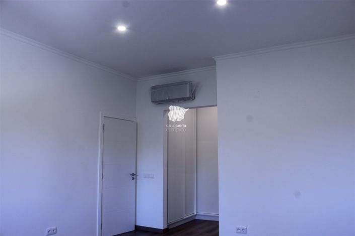 Image No.53-5 Bed House for sale