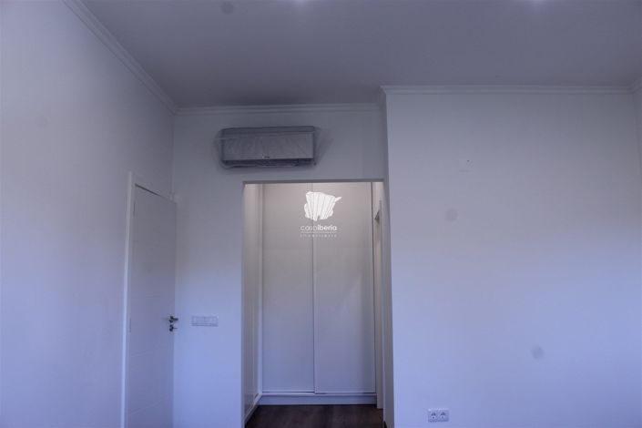 Image No.55-5 Bed House for sale
