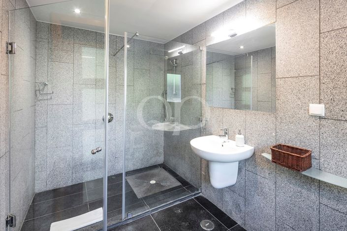 Image No.20-7 Bed House for sale