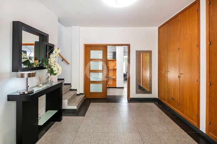 Image No.24-7 Bed House for sale