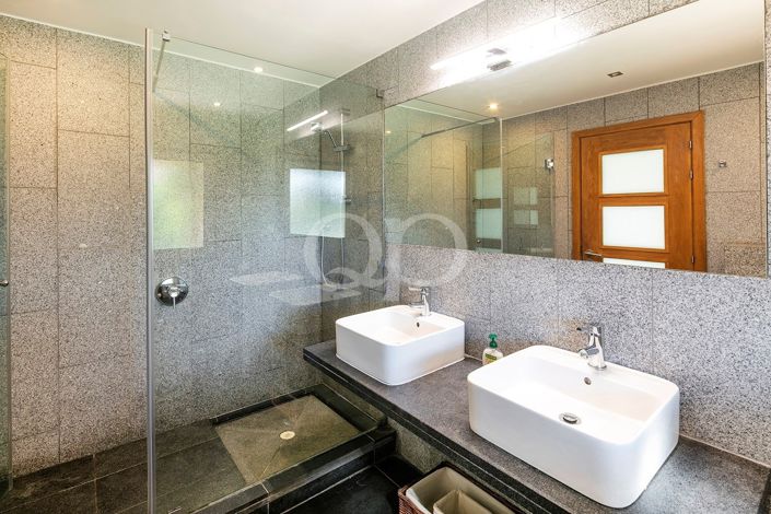 Image No.25-7 Bed House for sale