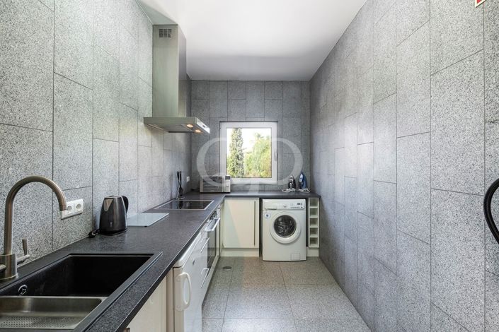 Image No.30-7 Bed House for sale