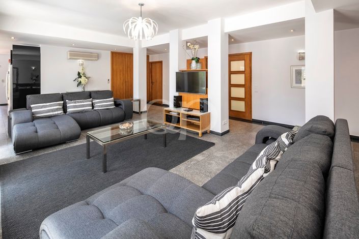 Image No.37-7 Bed House for sale