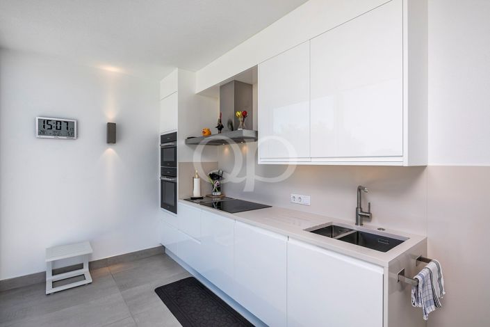 Image No.12-4 Bed House for sale