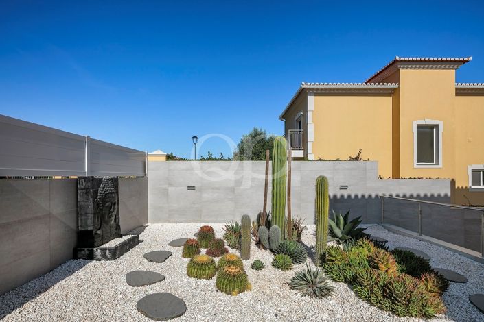 Image No.18-4 Bed House for sale
