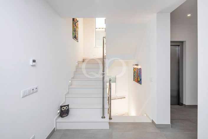 Image No.22-4 Bed House for sale