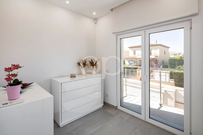 Image No.23-4 Bed House for sale