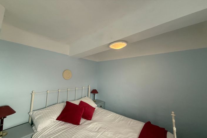 Image No.10-3 Bed House for sale