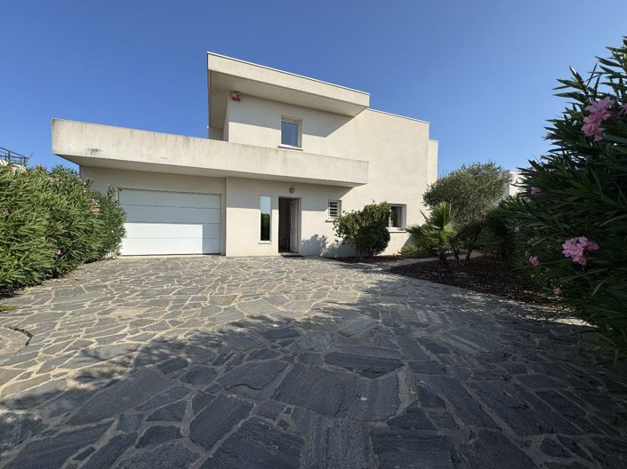Image No.2-4 Bed House for sale
