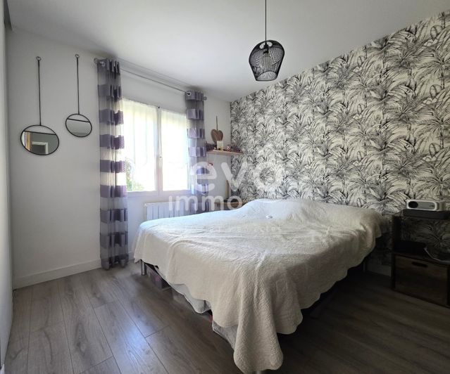 Image No.9-5 Bed House for sale