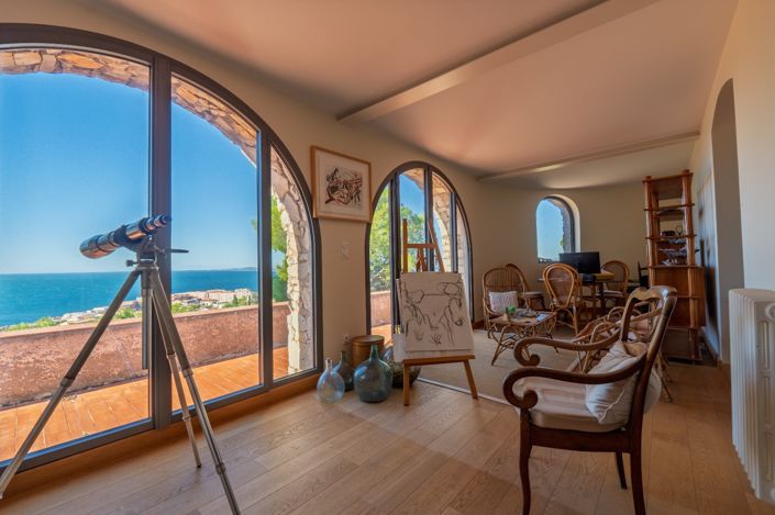 Image No.6-4 Bed House for sale