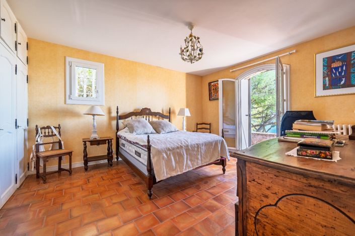 Image No.8-4 Bed House for sale