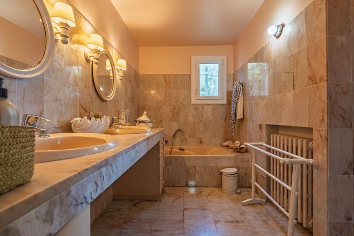 Image No.9-4 Bed House for sale