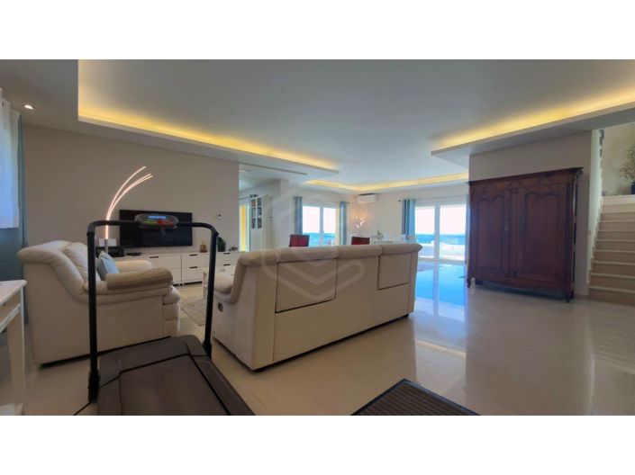 Image No.21-7 Bed House for sale