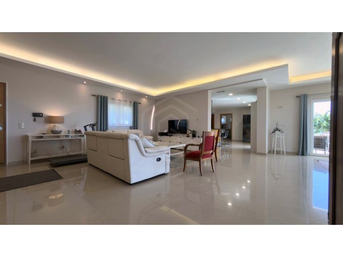 Image No.22-7 Bed House for sale