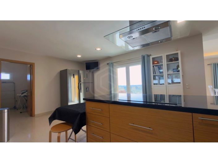 Image No.25-7 Bed House for sale