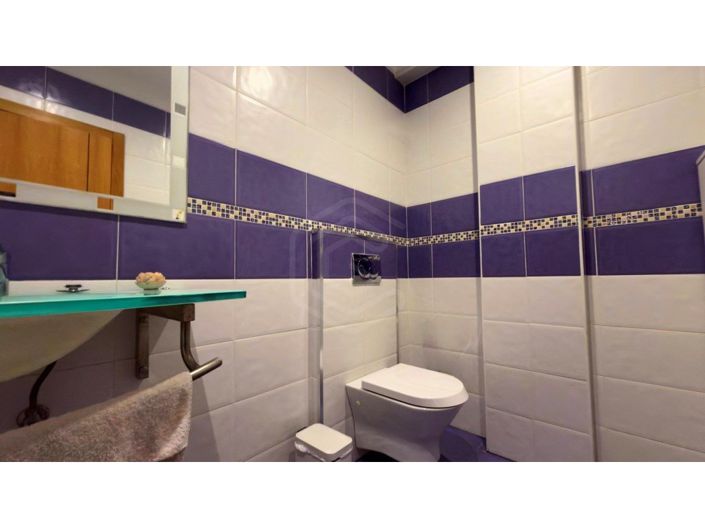 Image No.30-7 Bed House for sale
