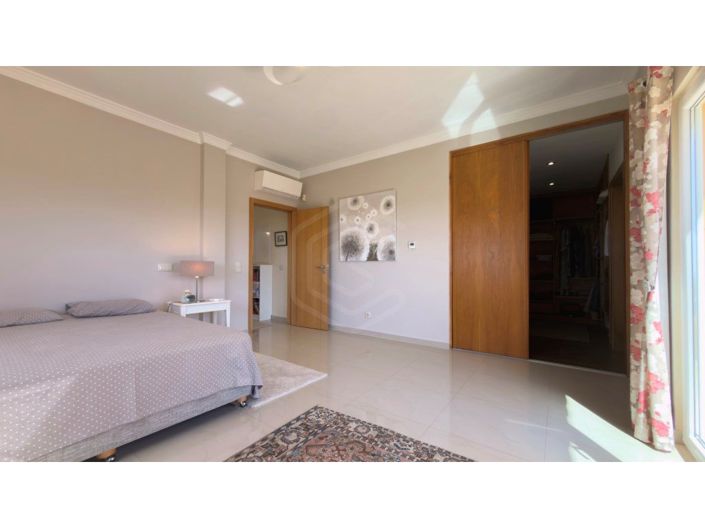 Image No.40-7 Bed House for sale