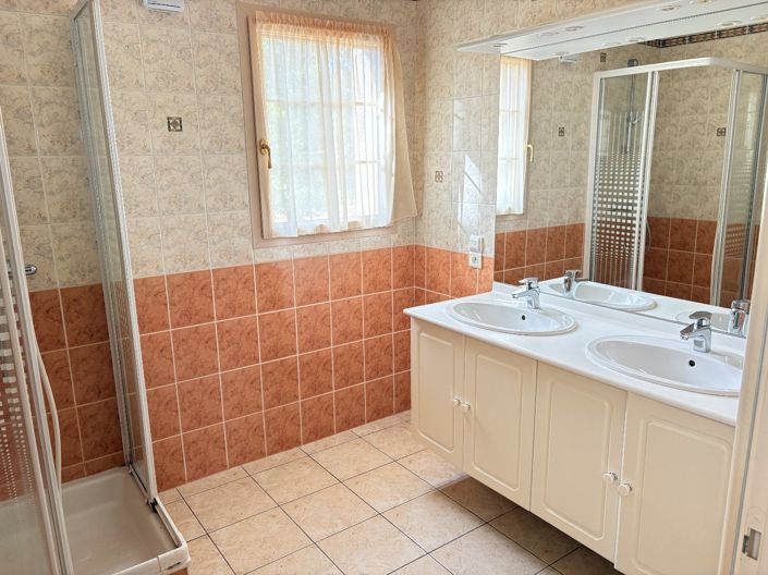 Image No.11-5 Bed House for sale