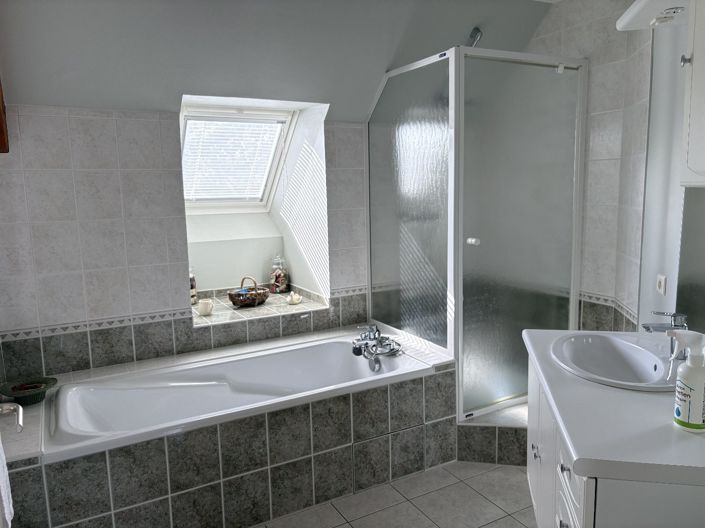 Image No.12-5 Bed House for sale