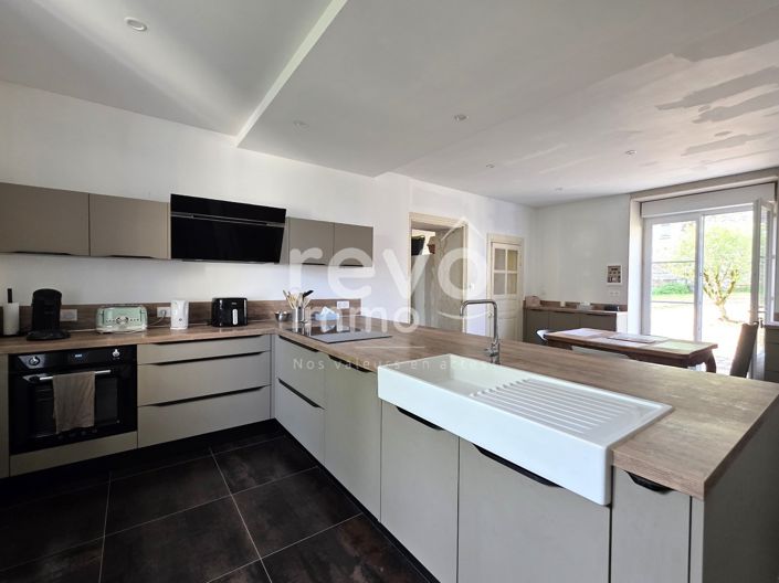 Image No.6-4 Bed House for sale