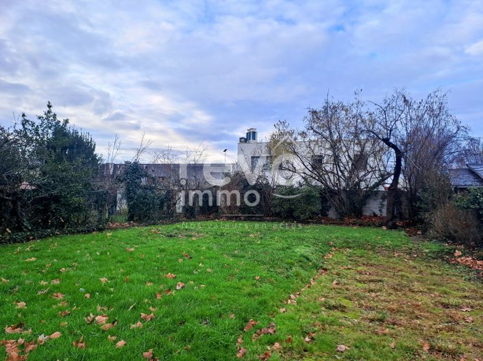 Image No.3-8 Bed House for sale