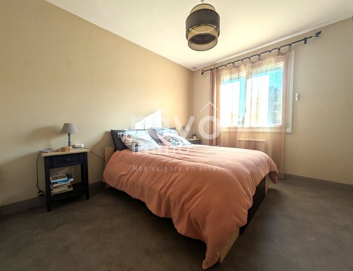 Image No.8-3 Bed House for sale