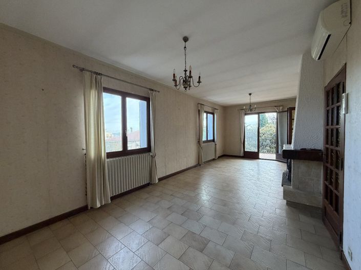 Image No.2-5 Bed House for sale