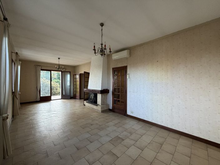 Image No.3-5 Bed House for sale