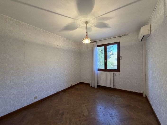 Image No.6-5 Bed House for sale