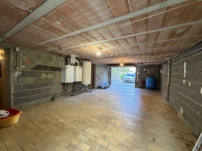 Image No.8-5 Bed House for sale