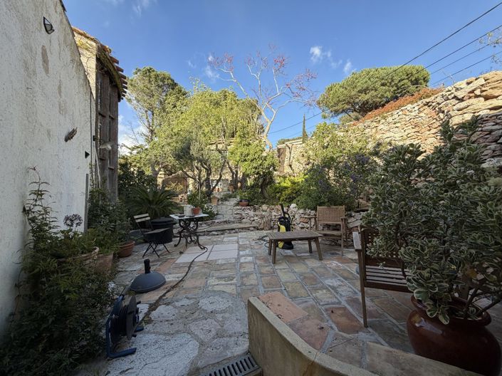 Image No.11-3 Bed House for sale