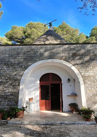 Image No.17-7 Bed Property for sale