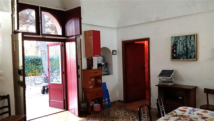 Image No.20-7 Bed Property for sale