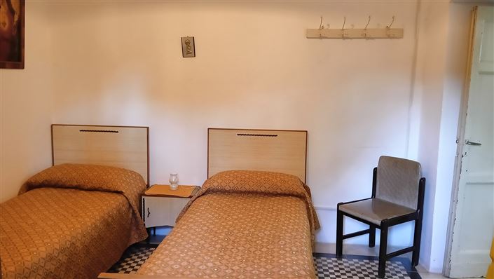 Image No.32-7 Bed Property for sale