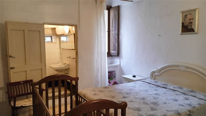 Image No.34-7 Bed Property for sale