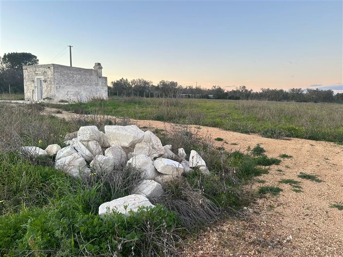 Image No.12-1 Bed Farmhouse for sale