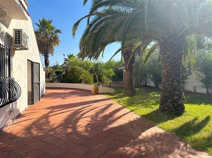 Image No.28-4 Bed Property for sale