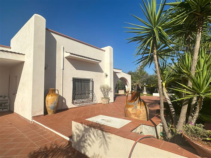 Image No.6-4 Bed Property for sale