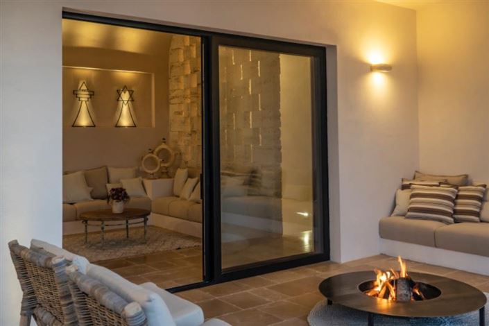 Image No.11-6 Bed Property for sale