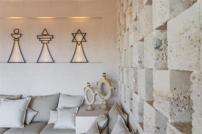 Image No.15-6 Bed Property for sale