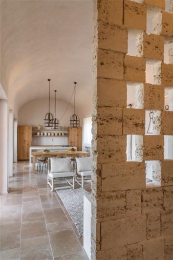 Image No.16-6 Bed Property for sale